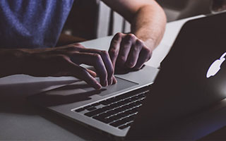 股票开户费用后续费用:股票配资案例-A股暴力拉升！多只沪深300ETF放量异动 原因找到了